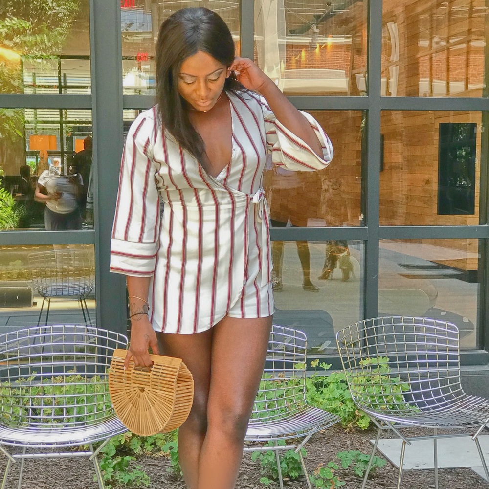 Striped Print Romper - Picture 2 of 8